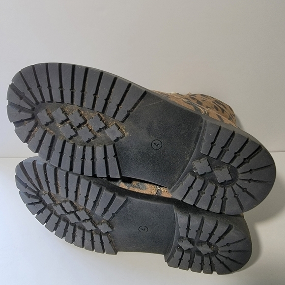 NORDSTROM Camille Pearl Tan Leopard Print Lug Boot Sz Kids 4/Adult 7 Side Zip - Picture 7 of 9